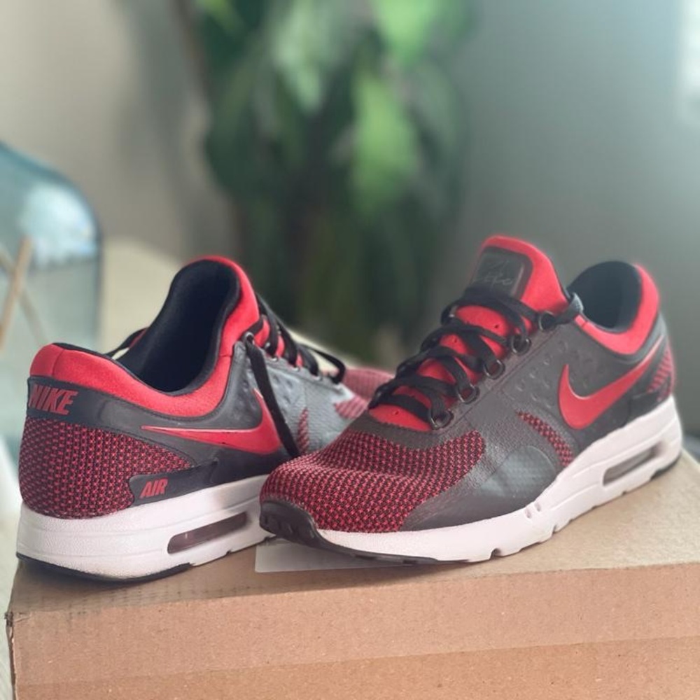 NIKE AIR MAX